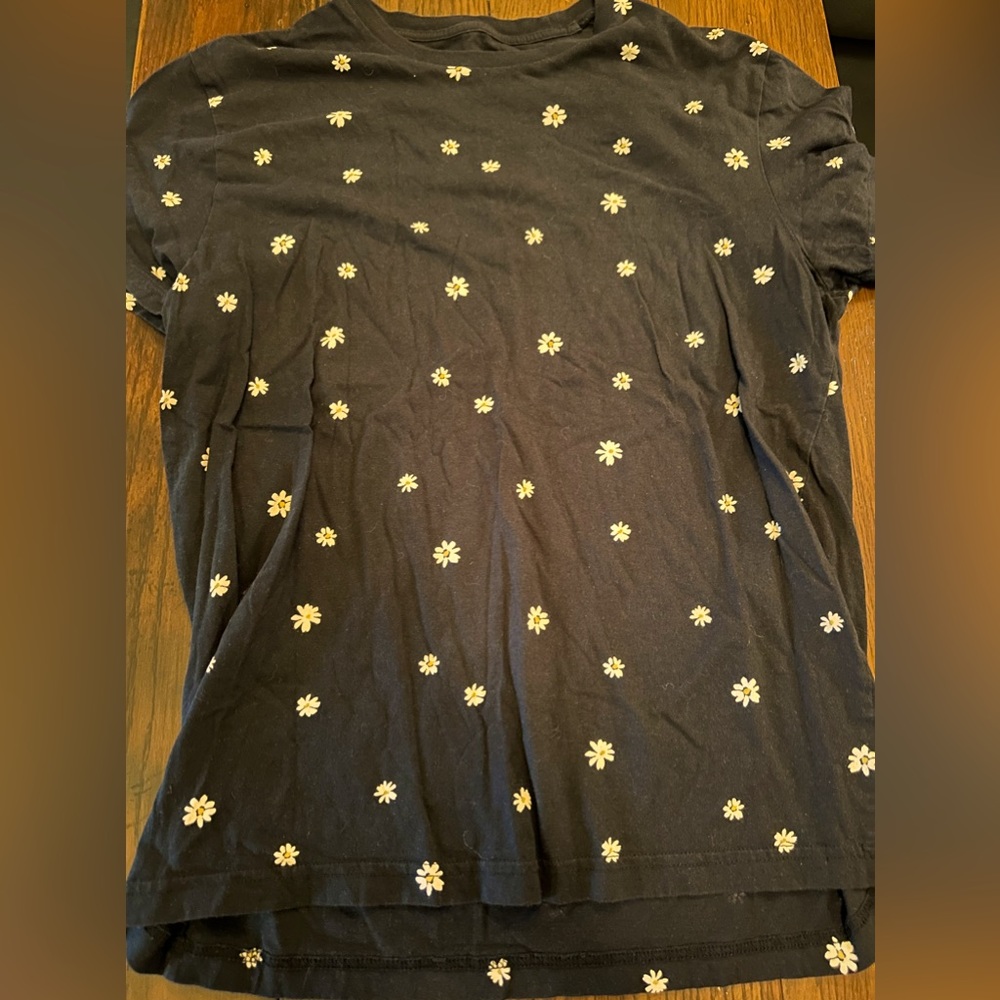 Men’s Aeropostale daisy tee size large